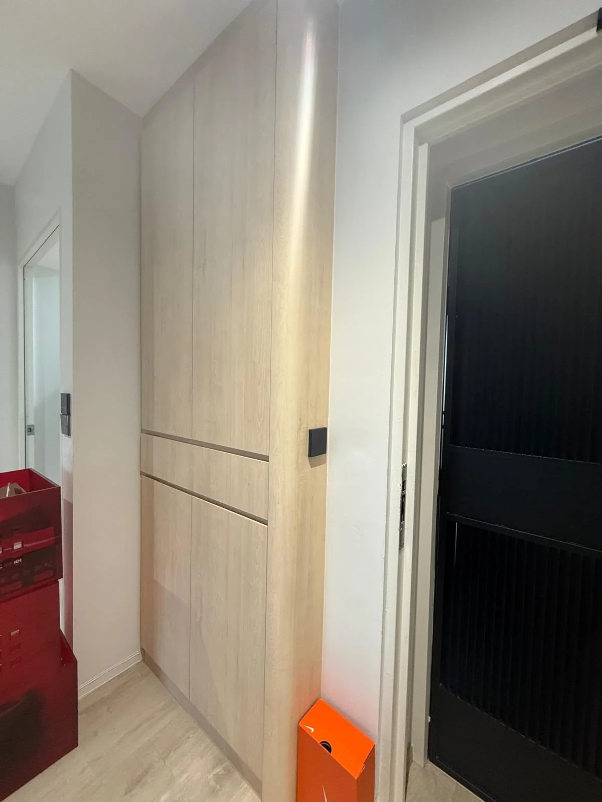 Entrance carpentry
